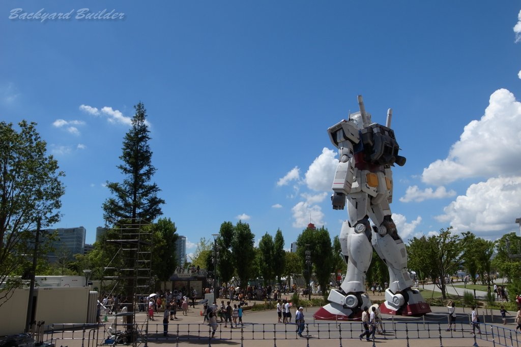 ガンダム大地に立つ